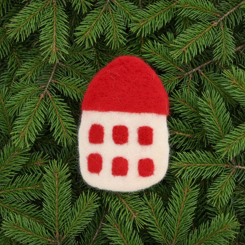 COMING SOON Weihnachtsschmuck Filzanhänger „Rotes Haus“ – handgefertigt & natürlich schön