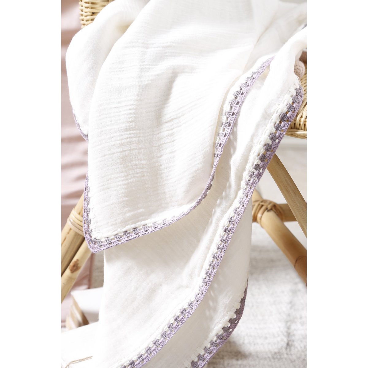 Muslin blanket made of 4 layers – soft, breathable & versatile