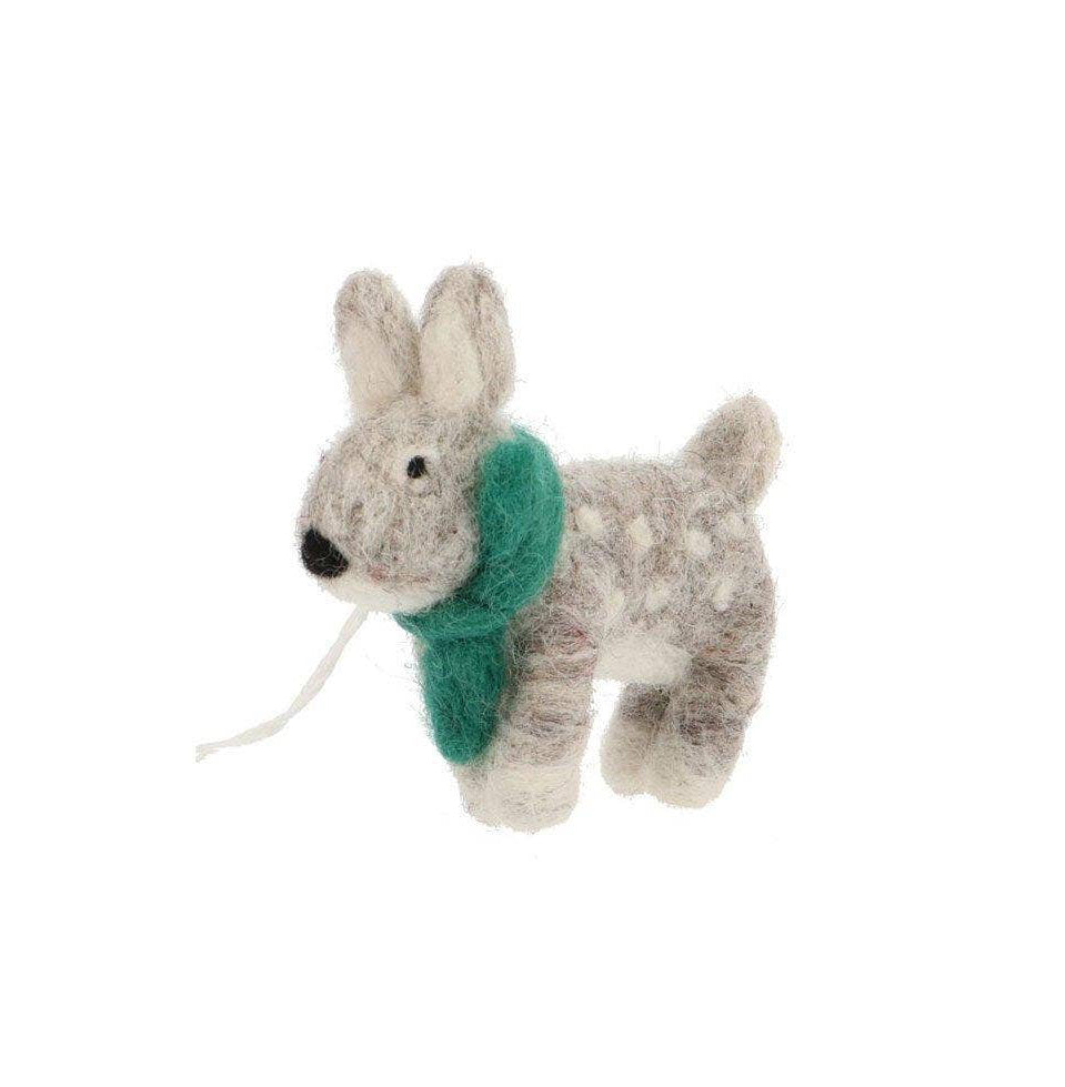 COMING SOON Weihnachtsschmuck Reh-Anhänger Bambi grau mit grünem Schal – handgefertigt