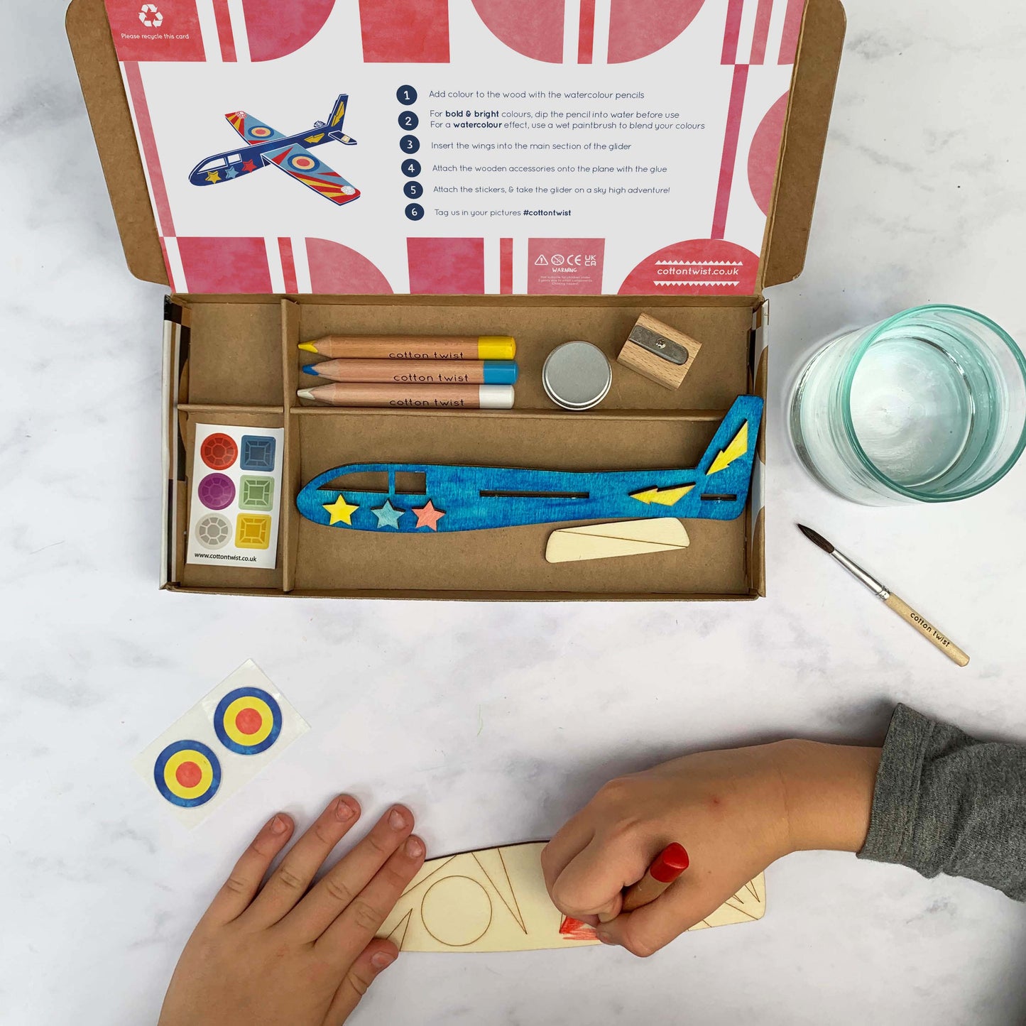 COMING SOON Flugzeug-Bastelset Activity Box