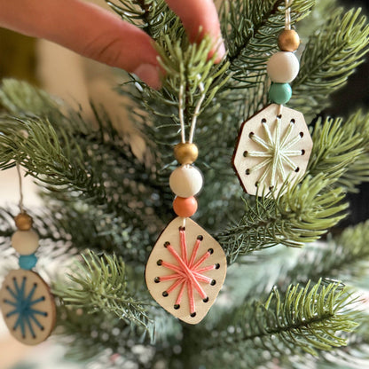 COMING SOON Weihnachtsdekoset mit gewebten Schneeflocken