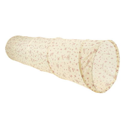 Aufnahme eines Spieltunnels in Antique Weiß mit Blümchenmuster.  