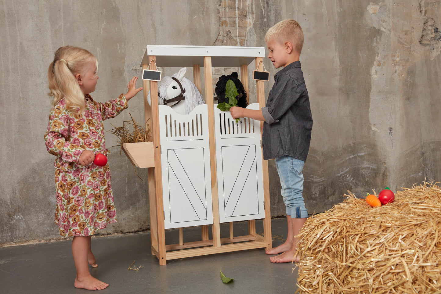 *Deluxe Stall* für 2 Steckenpferde – stilvolle Aufbewahrung für zwei Lieblingspferde