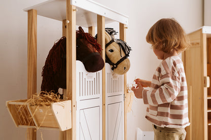 *Deluxe Stall* für 2 Steckenpferde – stilvolle Aufbewahrung für zwei Lieblingspferde