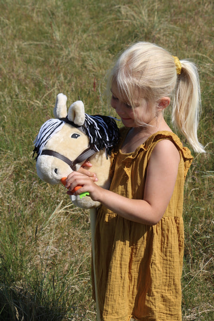 Steckenpferd *Classic Beige*, kurze Mähne - Fördert Fantasie und Rollenspiel