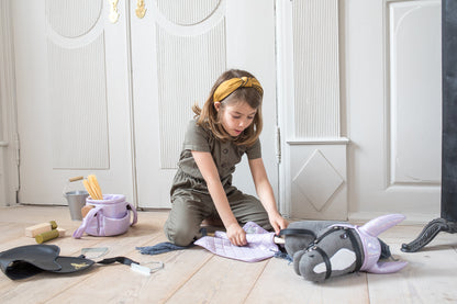 Cheval de bataille – Gris avec une liste blanche et une bouche ouverte