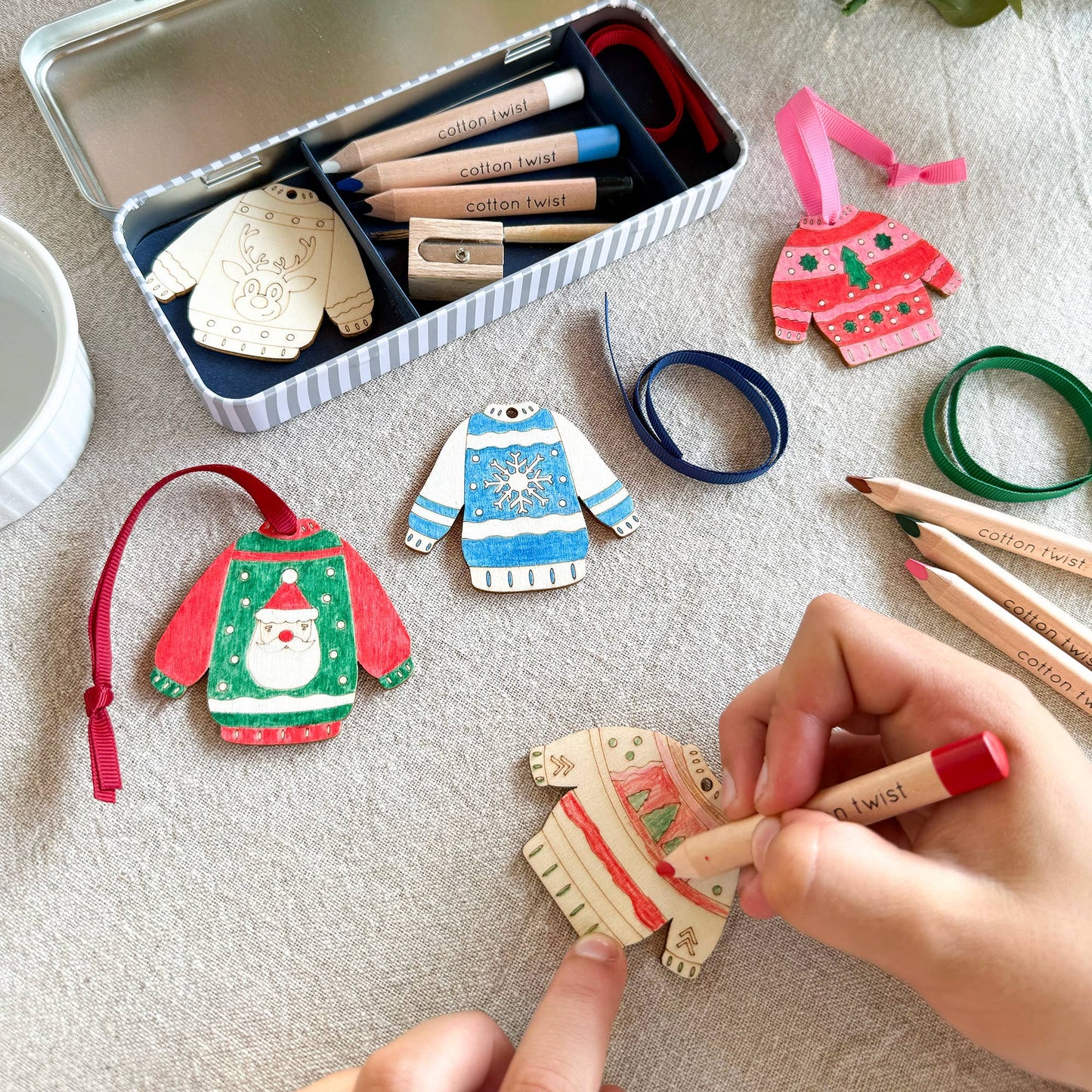 COMING SOON Weihnachts-Pullover-Bastelset – Kreativer Weihnachtsspaß für Kinder