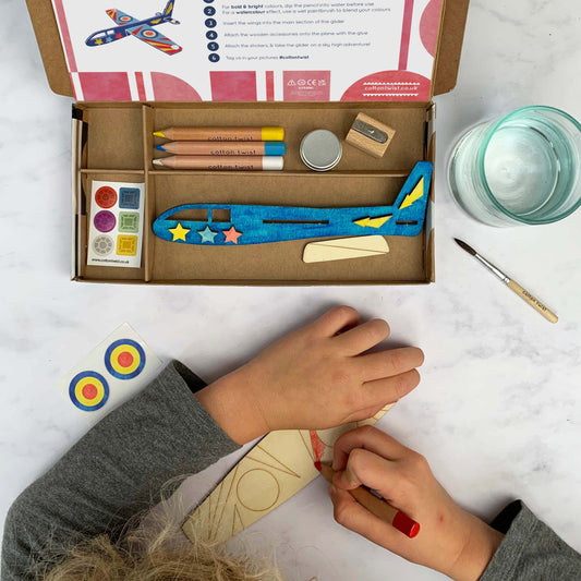 COMING SOON Flugzeug-Bastelset Activity Box